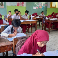 Jelang Ujian Madrasah, Siswa MIN 1 Tana Toraja Ikuti Pengayaan