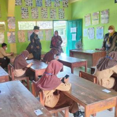 Hari Terakhir Ujian, Kakan Kemenag Sidrap Sisir Madrasah Wilayah Selatan