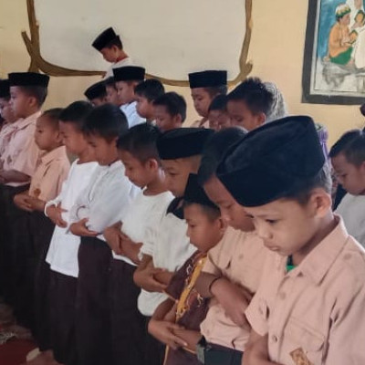Siswa Kelas IV Isi Tausiyah Jumat Ibadah di MIM Kacci Kacci