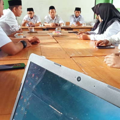Kamad MA Uloe Pimpin Rapat PAT Tahun Ajaran 2021/2022