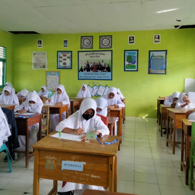 MTs As'Adiyah Dapoko laksanakan Ujian Akhir Semester Tahun Pelajaran 2021/2022