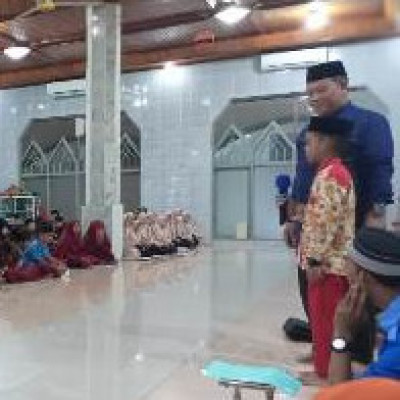 Kepala KUA Kecamatan Panca Rijang, Bakar Semangat Santri TPA Di Acara Munaqasyah