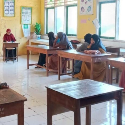 Semangat Hari Pancasila, Peserta Didik MTs Muhammadiyah Songing Antusias Laksanakan UPPAT 2021/2022