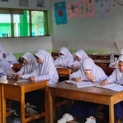 Pelaksanaan PAT Hari Kelima Kamad MTs Muhammadiyah Bulukumba Pantau Ujian