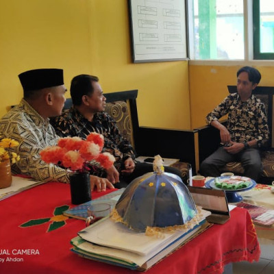 Kamad Dan Pendidik MTs Muhammadiyah Songing Sambut Hangat Kedatangan Pengawas Madrasah Kab. Sinjai