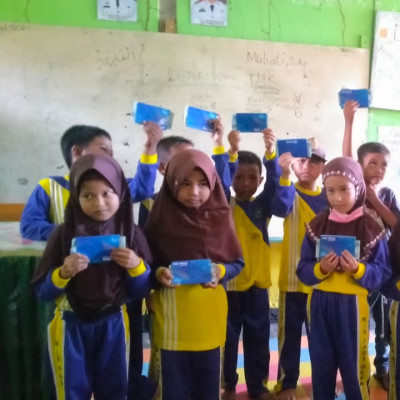 Dana Bantuan Program Indonesia Pintar Diserahkan Oleh Kepala MIS Padi
