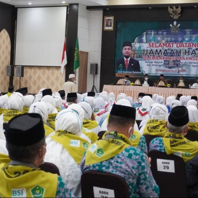 80 JCH Barru Tiba Di Asrama Haji Makassar