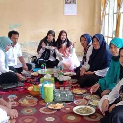 Menjelang Libur Warga MTs Muhammadiyah Bulukumba Lakukan Silahturahmi Ke Rumah Guru