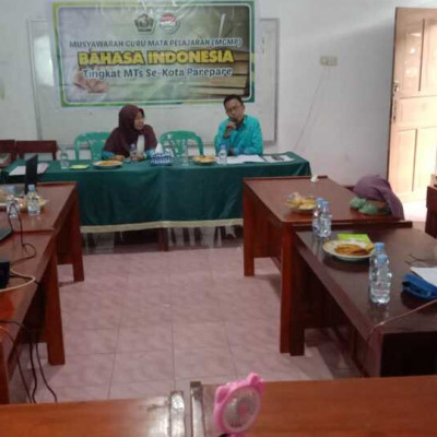 MGMP Bahasa Indonesia Tingkat MTs se-Kota Parepare Gelar Pelatihan Canva For Education.