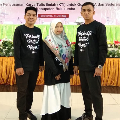 Tiga Orang Guru MTs Muhammadiyah Bulukumba Sebagai Peserta Dalam Pelatihan Karya Tulis Ilmiah 