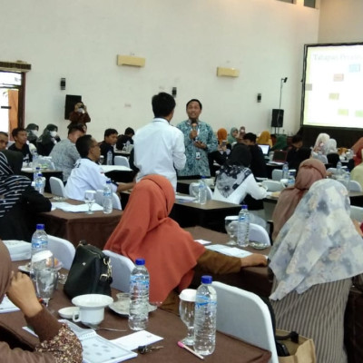 Hari Kedua Pelatihan KTI Guru MTs Muhammadiyah Bulukumba Tetap Semangat Dalam Mengikuti Pelatihan 