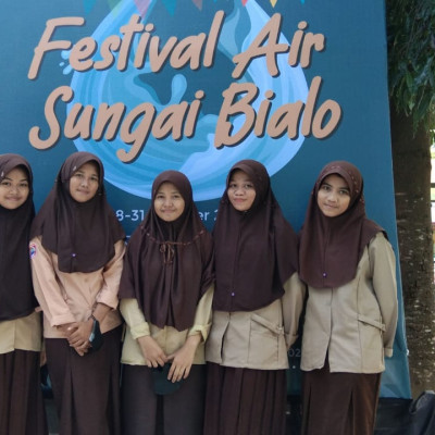 Siswa MTs Muhammadiyah Bulukumba Hadiri Soft Opening Festival Air Sungai Bialo