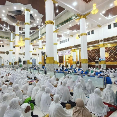 Sambut Tahun Baru Hijriah, Ribuan Masyarakat dan Santri Penuhi Masjid Agung Sengkang
