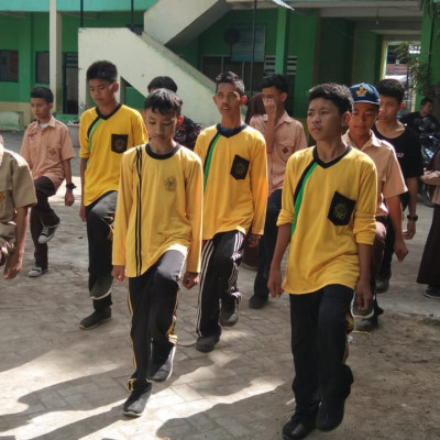 Siswa MTs Muhammadiyah Bulukumba Mulai Latihan Baris-Berbaris Untuk Kegiatan Pramuka