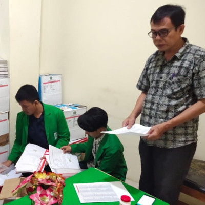 Pejabat Arsiparis Kemenag Makassar Lakukan Pembinaan Kearsipan Bagi Mahasiswa