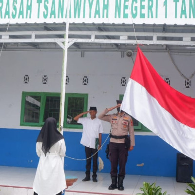 Guru MTsN 1 Tana Toraja Jadi Pelaksana Upacara Kemerdekaan RI ke-77 Tahun 2022