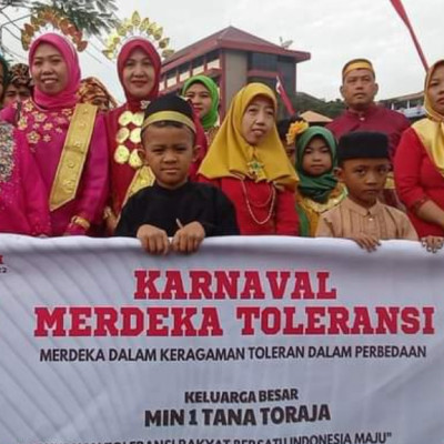 Keluarga Besar MIN 1 Tana Toraja Ikutserta Sukseskan Karnaval Merdeka Toleransi