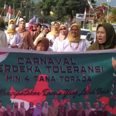 Kepala Madrasah, Guru dan Pegawai MIN 4 Tana Toraja Ikuti Karnaval Merdeka Toleransi 2022