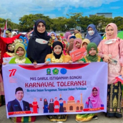 Meriahkan HUT ke -77 RI, MI Darul Istiqamah Bongki Ikut Karnaval Merdeka Tolerasi