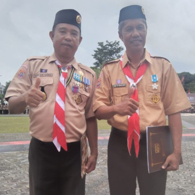 Kepala dan Wakamad MAN 2 Bone Peroleh Penghargaan Dalam HUT Pramuka Ke-61