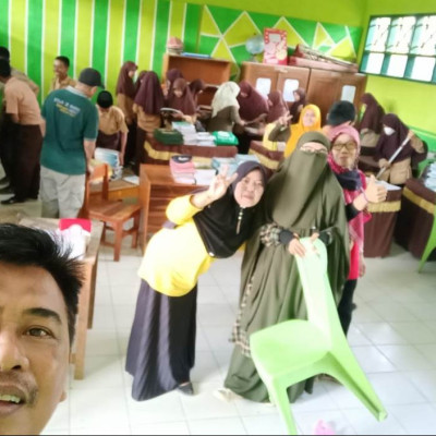 Jumat Bersih MTsN 2 Bone, Bangun Kesadaran Jaga Lingkungan