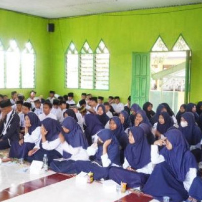 Sasar Ratusan Remaja, Seksi Bimas Islam Bekali Materi Bimwin Pada Siswa MTsN Barru