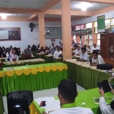 Rapat Evaluasi Pemberlakuan Lima Hari Kerja di MAN 2 Kota Parepare 