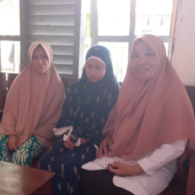 Wali Kelas Dan Wakamad Kesiswaan MTs Muhammadiyah Bulukumba Kunjungi Siswa Yang Sakit