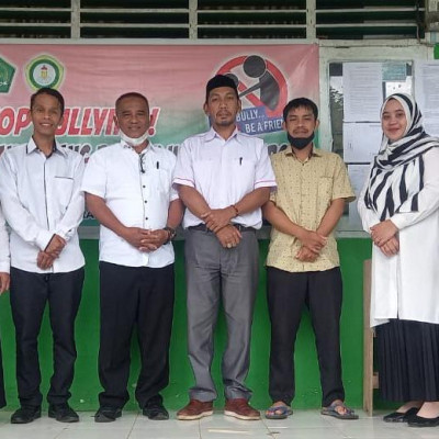 Guru MA Darul-Qalam Abadikan Momen Kunjungan Pengawas Madrasah Kemenag Bulukumba