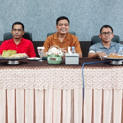 Kabid PHU Pandu Pembinaan ASN oleh Stafsus Menteri Agama di Asrama Haji Sudiang