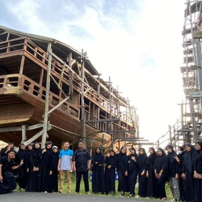 Tim Riset MA Arifah Kunjungi Lokasi Pembuatan Perahu Phinisi di Bulukumba