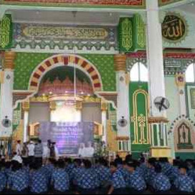Warga MTsN 2 Mengikuti Peringatan Maulid Akbar Nabi Muhammad SAW Tingkat Kabupaten Sidrap