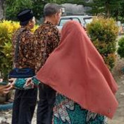 Tari Padduppa Sambut Tim Penilai PKKM Tahunan Di MTs Nashrul Haq Pajalele