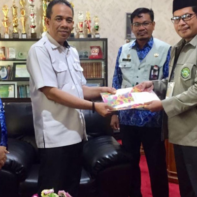 Kakankemenag Beri Uang Saku Bagi Perwakilan Gowa di PORSADIN V Bandung