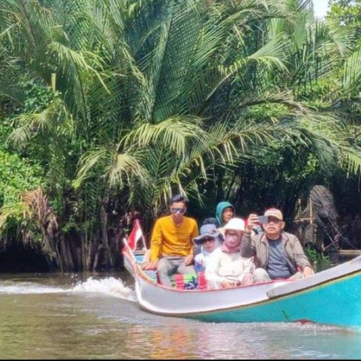 Sebelum Bertugas di Bone, Abd Hafid Bersama Pengurus DWP Nikmati Wisata Alam Rammang-rammang