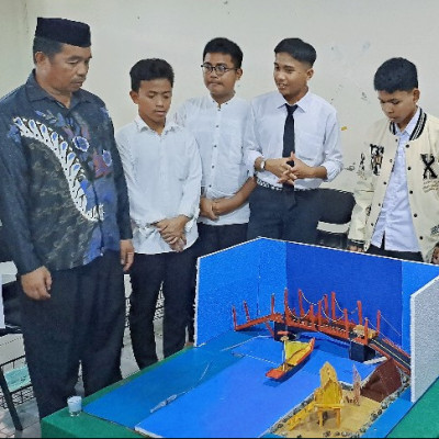 Learning Exhibition DIBS, Santri Hadirkan Karya Simulator Biopori Hingga Jembatan Hidrolik