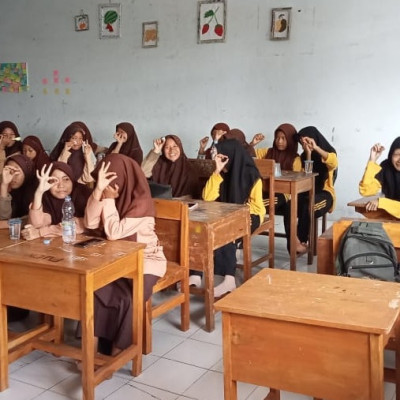 Remaja Putri MTs Muhammadiyah Bulukumba Dapat Tambah Darah