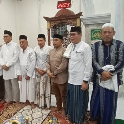 Bersama Bupati, Kasubag TU Hadiri Peringatan Isra’ Mi’raj di Masjid Besar Nurul Ittihad Pekkae
