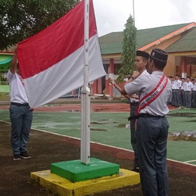Upacara Bendera MAN 1 Barru Berlangsung Khidmat