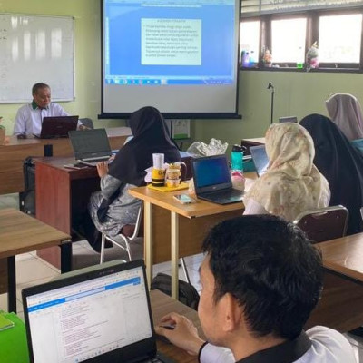 Persiapkan Assesmen Madrasah 2023, MA Arifah Laksanakan Bimtek Perakitan Soal