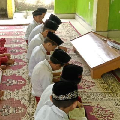 Momen Ramadhan, Guru MIS Karama Perkuat Karakter Peserta Didik
