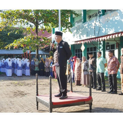 Seluruh Guru dan Pegawai MTsN 1 Kota Makassar Mengikuti Apel Pagi dan Halal Bihalal Lebaran Idul Fitri 1444 H
