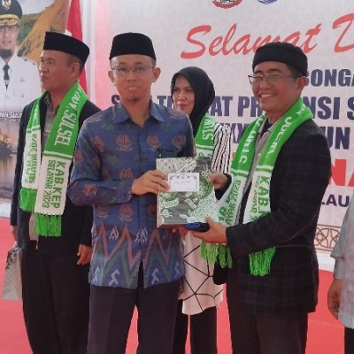Kakan Kemenag  Pimpin Rombongan Kafilah Peserta STQH XXXIII Kabupaten Pangkep