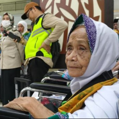 PPIH Embarkasi Makassar Terima Kloter 12, Anggota DPD RI Lepas Kloter 11, Seorang Batal Berhaji Karena Hamil