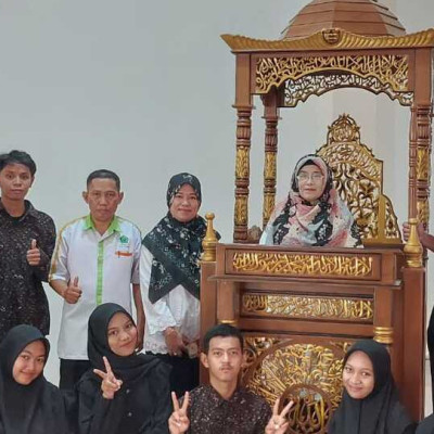 Kolaborasi Alumni dengan Pendidik dan Tendik  Donasikan Mimbar untuk Masjid Al-Hikmah MAN 2 Kota Parepare