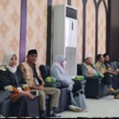 Kakan Kemenag Bersama Tim PPIH Kab. Barru Jemput Puluhan Jemaah Kloter 32 Debarkasi Makassar