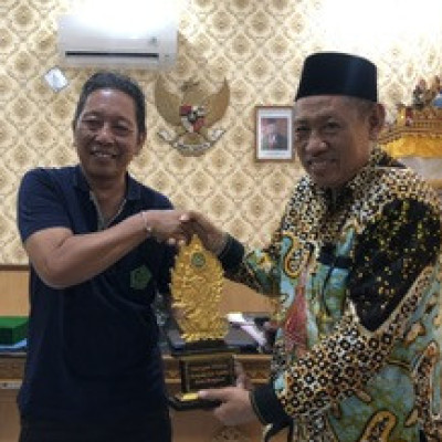 Tim ZI Kemenag Barru Dapat Penghargaan Dari Kemenag Kota Denpasar pada Kunjungan Studi Tiru
