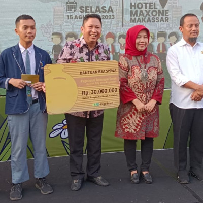 Siswa MAN 2 Kota Makassar Terima Penghargaan Pada Puncak Hari Anak Nasional 2023