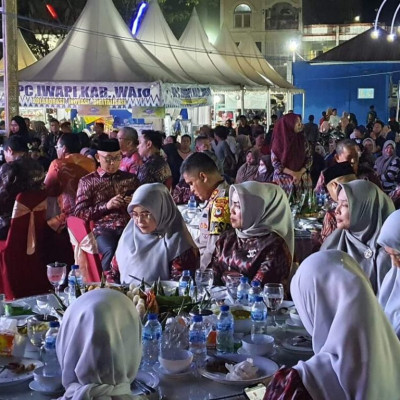 Kakan Kemenag Wajo, didampingi Ketua DWP Hadiri Ramah Tamah Expo Dekranasda