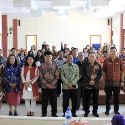 Kakankemenag  Kota Makassar Buka Acara KKG  Pendidikan Agama Kristen.